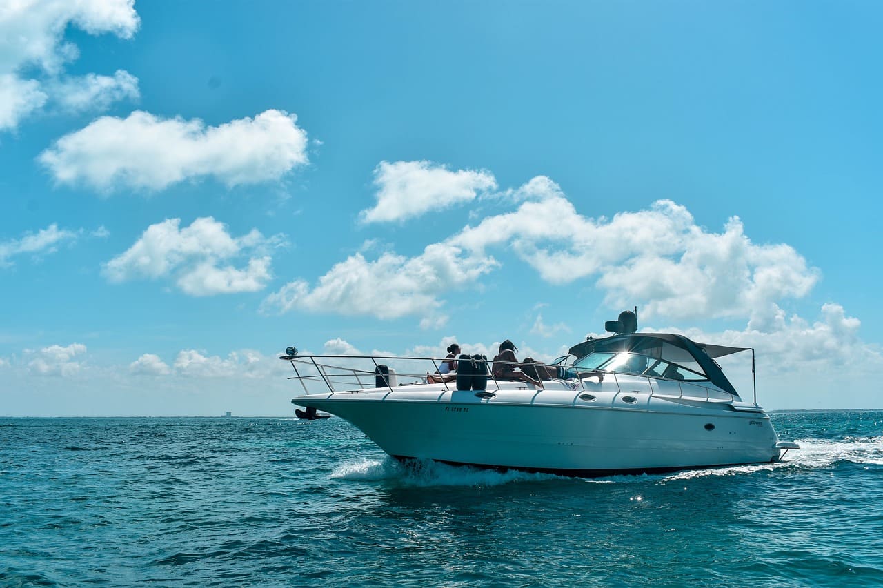 Yacht charter Tulum during a tour