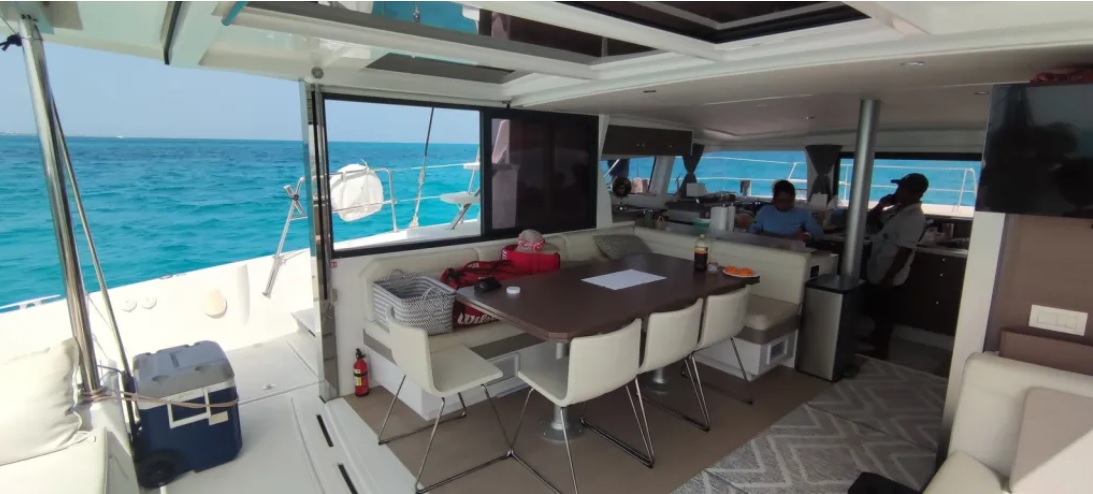 Bareboat cancun luxurious liveaboard