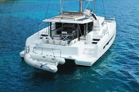Liveaboard Cancun yacht catamaran