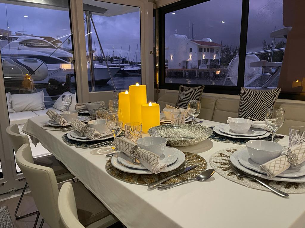 romantic dinner on liveaboard cancun riviera maya