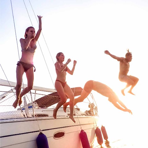 Naviflex yacht rental in Playa del Carmen with friends and family.